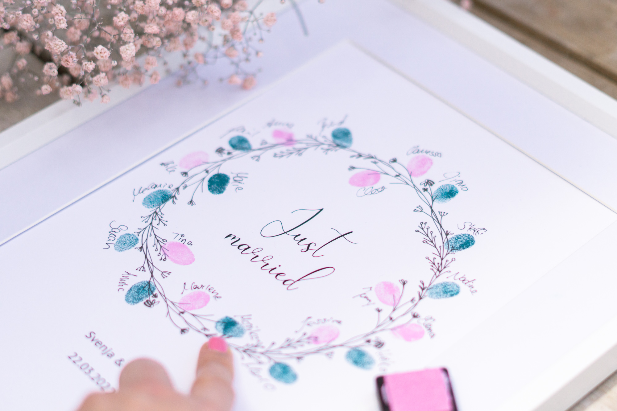 Gästebuch Idee zur Hochzeit mit Fingerabdrücken von den Gästen
